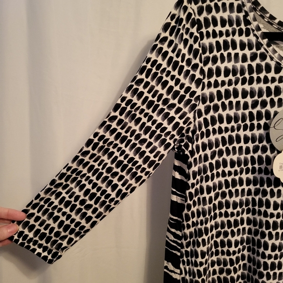 LYNN RITCHIE SILVER 3/4 Sleeve, Back Cut Out Criss Cross Mesh Top, MEDIUM, NWT - Picture 5 of 8